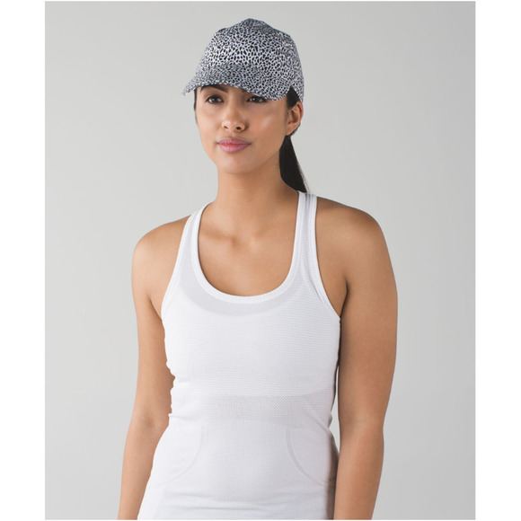 Lululemon Run Lightweight Cap Hat Black White NWOT - Picture 3 of 12